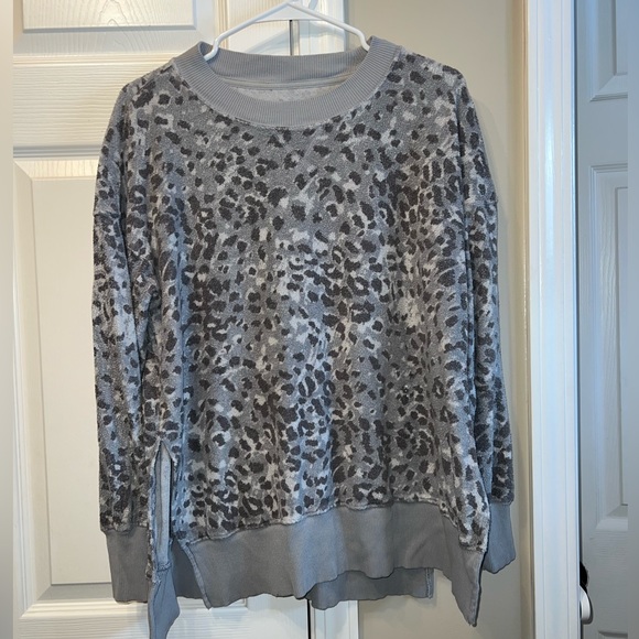 Women’s aerie oversized sweatshirt size small - Picture 3 of 4